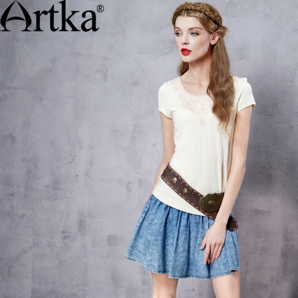 Artka Women's Spring New 3 Colors Embroidery Slim Fit T-shirt Elegant O-Neck Short Sleeve Comfy All-match Tees TA10260C