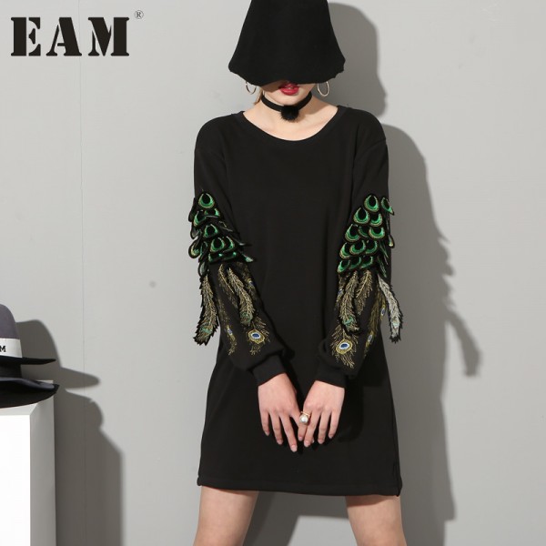 [EAM] 2017 spring new round neck hedging primer embroidery tide Peacock Sweatshirts female dress AS20801