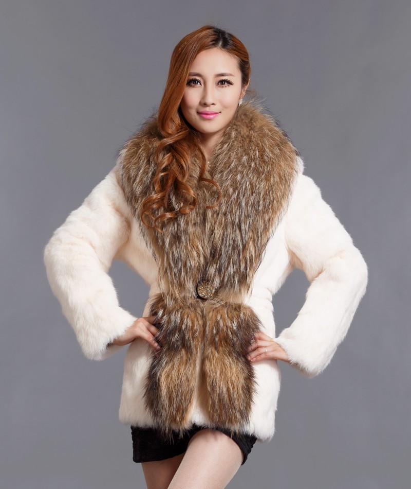 2016-Lady-Fashion-Natural-Rabbit-Fur-Coat-Jacket-Raccoon-Fur-Collar-Winter-Women-Fur-Trench-Outerwea-1964761357