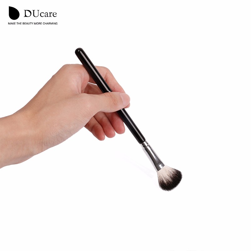 DUcare-Large-Diffuser-Brush-with-Soft-Natural-Bristles-Makeup-Brush-Pen-Blending-Uniform-Blusher-Duo-32675544387
