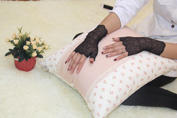 spring-and-summer-womens-sunscreen-short-gloves-fashion-sexy-fingerless-lace-semi-finger-driving-glo-32574850165